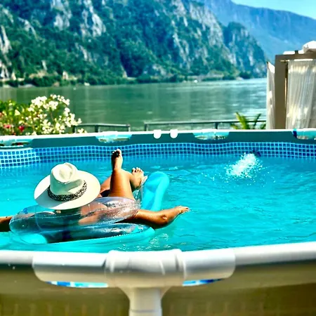Victor Villa Dubova