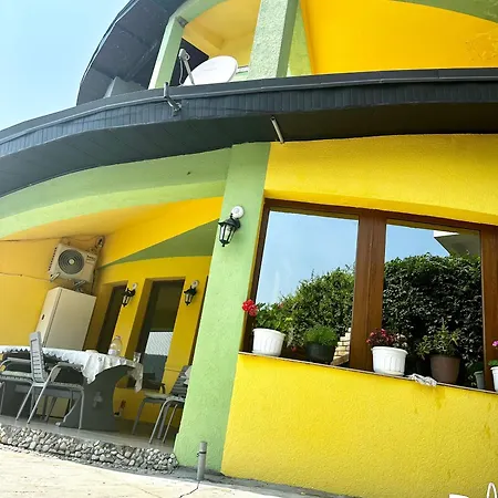 Victor Villa *